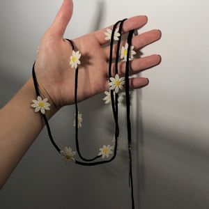 VIDA KUSH Flower Feather Garland Necklace